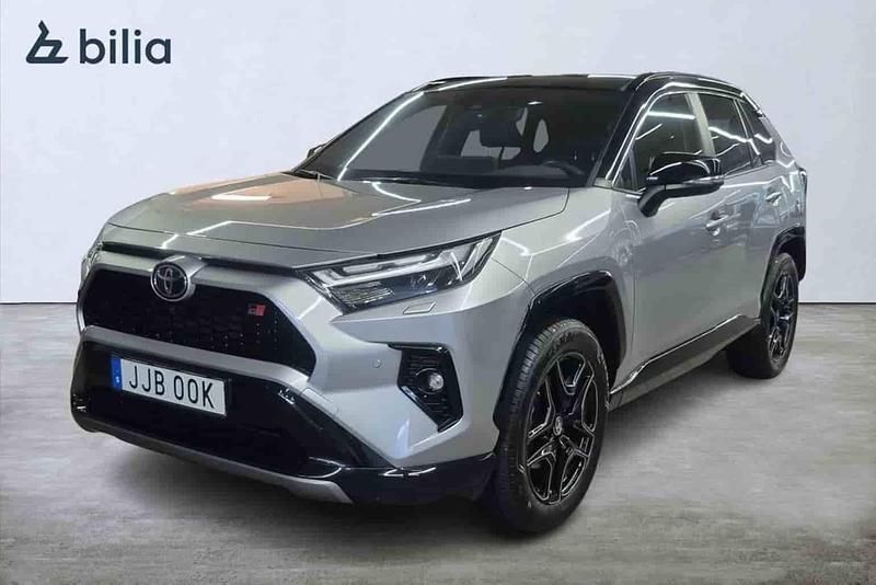 Grå Begagnad 2024 Toyota RAV4 Hybrid SUV | 499 000 kr (Marknadspris) - Bild 1/1