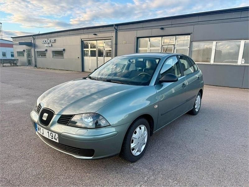 Ljusgrön (grön) Begagnad 2007 Seat Ibiza Halvkombi | 24 900 kr (Marknadspris) - Bild 1/4