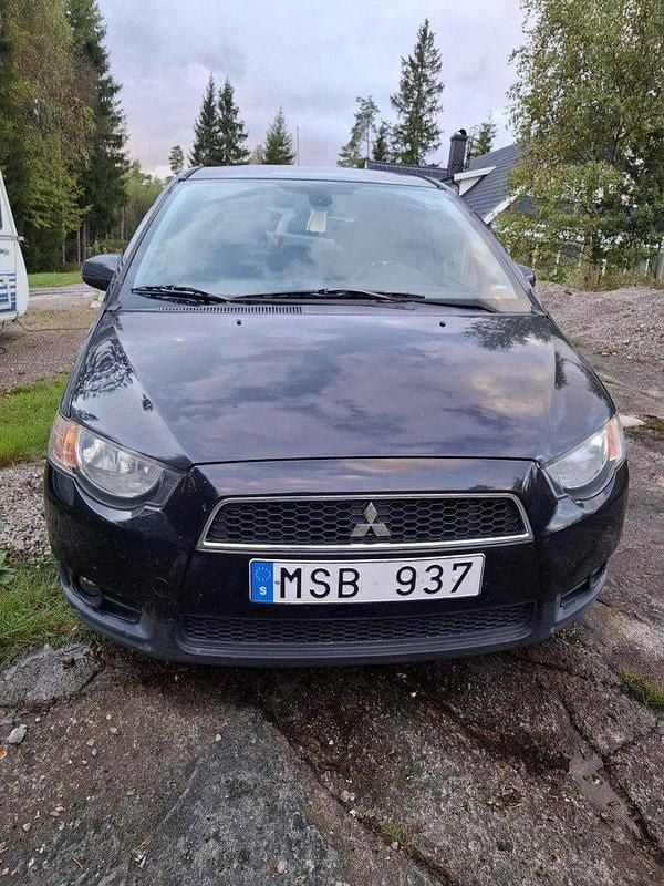 Svart Begagnad 2012 Mitsubishi Colt Halvkombi | 39 900 kr (Marknadspris) - Bild 1/4