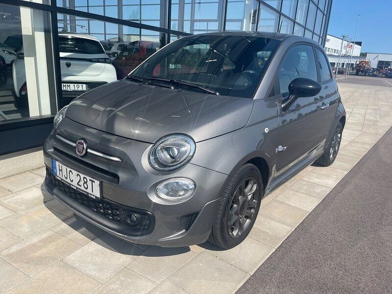 Grå Begagnad 2022 Fiat 500 Halvkombi | 129 900 kr (Marknadspris) - Bild 1/3