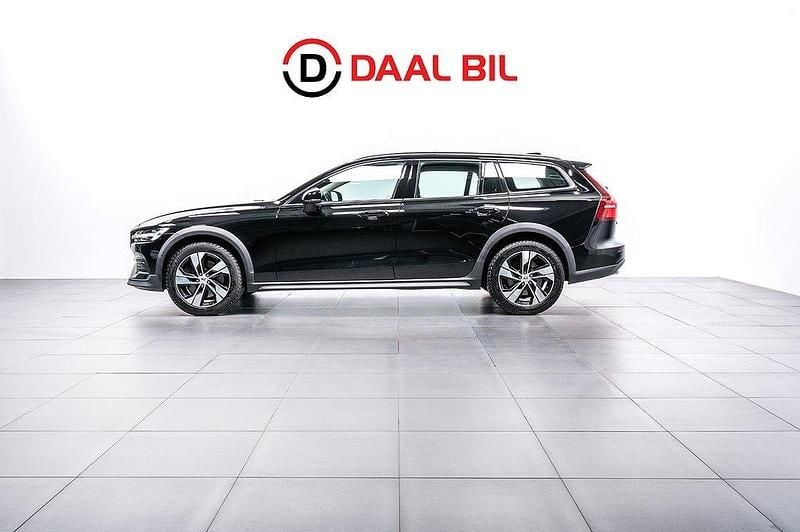 Svart Begagnad 2019 Volvo V60 CC Performance Kombi | 244 700 kr (Marknadspris) - Bild 1/4