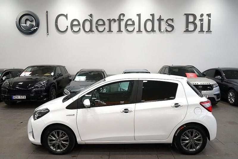 Begagnad Toyota Yaris Hybrid Active 101 HK (74 kW) 2019 Vit Halvkombi