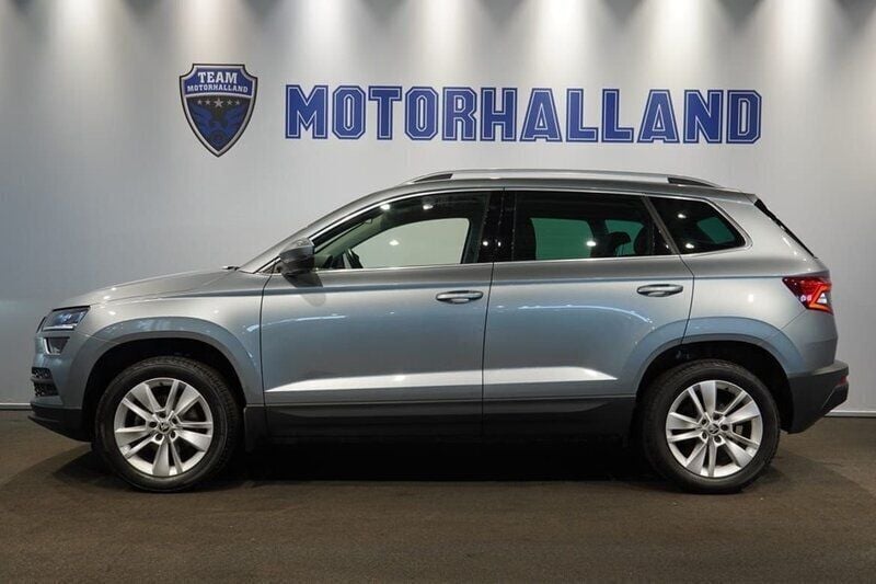 Grå Begagnad 2020 Skoda Karoq Ambition SUV | 209 900 kr (Marknadspris) - Bild 1/4