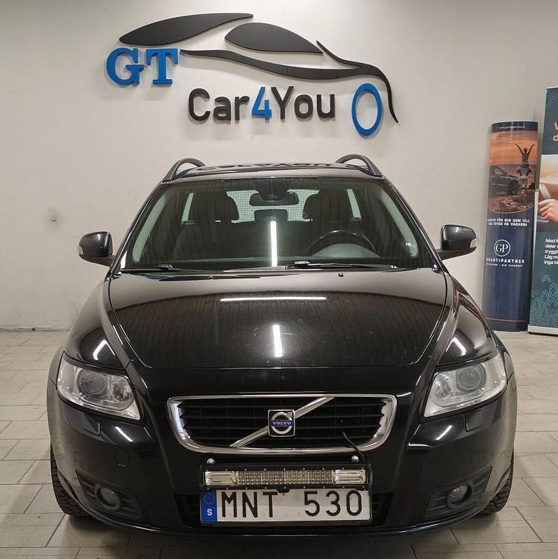 Begagnad Volvo V50 Momentum 180 HK (132 kW) 2009 Svart Kombi