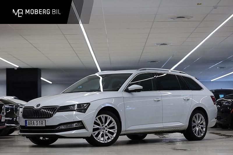 Vit Begagnad 2023 Skoda Superb Kombi | 259 900 kr (Superpris) - Bild 1/3