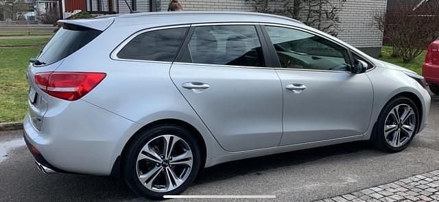 Grå Begagnad 2016 Kia Ceed Sportswagon GT-Line Kombi | 139 500 kr (Lite dyr) - Bild 1/4