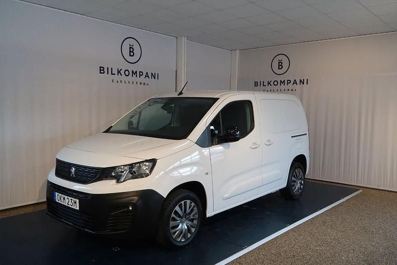 Vit Begagnad 2023 Peugeot Partner Minibuss | 288 800 kr - Bild 1/4