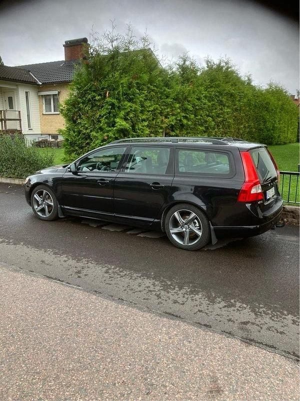 Svart Begagnad 2013 Volvo V70 Momentum Kombi | 72 000 kr (Bra pris) - Bild 1/4