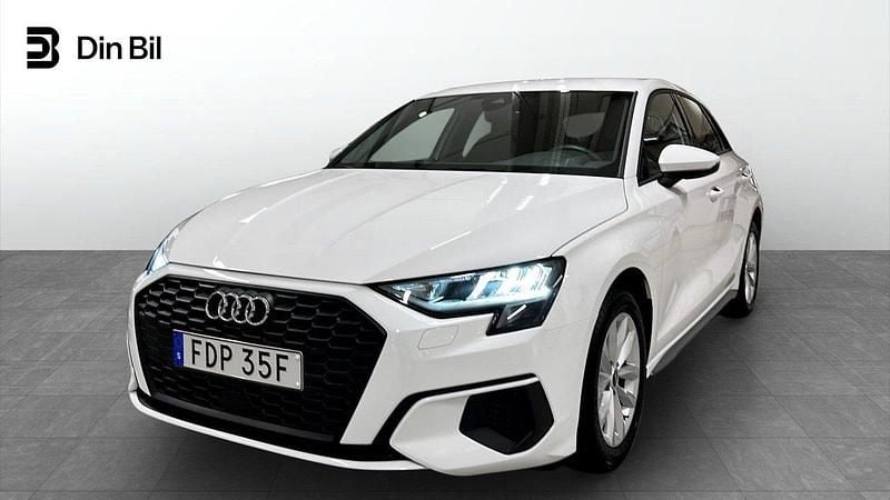 Vit Begagnad 2022 Audi A3 Sportback Proline Halvkombi | 259 000 kr (Marknadspris) - Bild 1/4