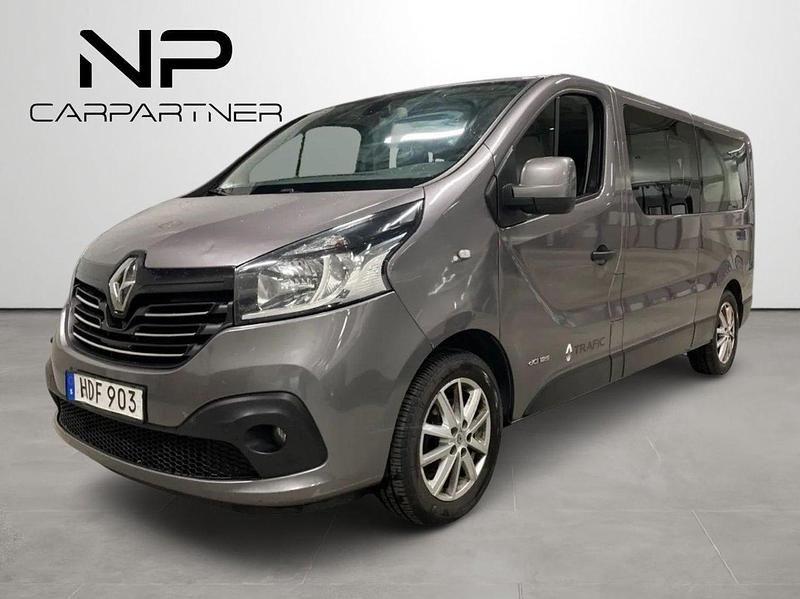 Grå Begagnad 2015 Renault Trafic Van | 149 900 kr - Bild 1/4