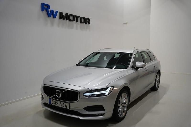 Begagnad Volvo V90 Momentum 150 HK (110 kW) 2018 Silver Kombi