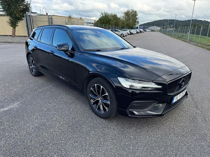 Svart Begagnad 2019 Volvo V60 Momentum Kombi | 229 000 kr (Bra pris) - Bild 1/4