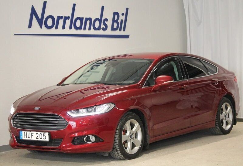 Röd Begagnad 2015 Ford Mondeo Sedan | 159 900 kr (Lite dyr) - Bild 1/4