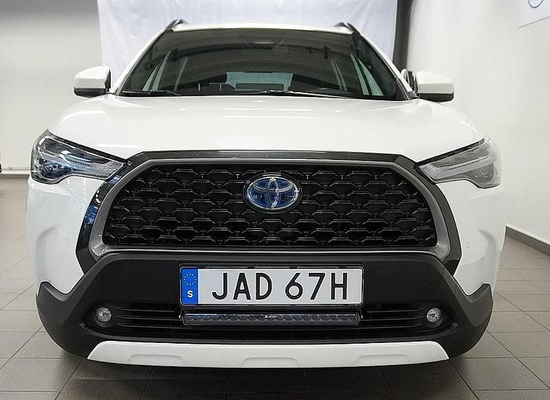 Begagnad Toyota Corolla Cross Style 197 HK (144 kW) 2022 Vit SUV