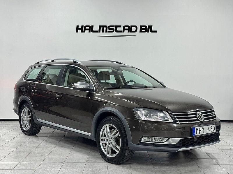 Mörkbrun (brun) Begagnad 2012 VW Passat Alltrack Kombi | 117 500 kr (Marknadspris) - Bild 1/4