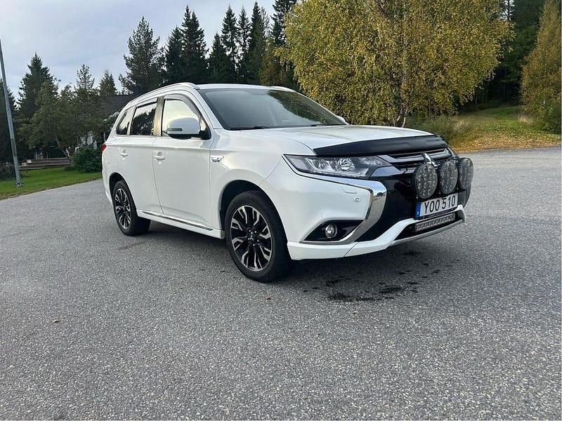 Begagnad 2017 Mitsubishi Outlander Edition SUV | 179 000 kr (Marknadspris) - Bild 1/4