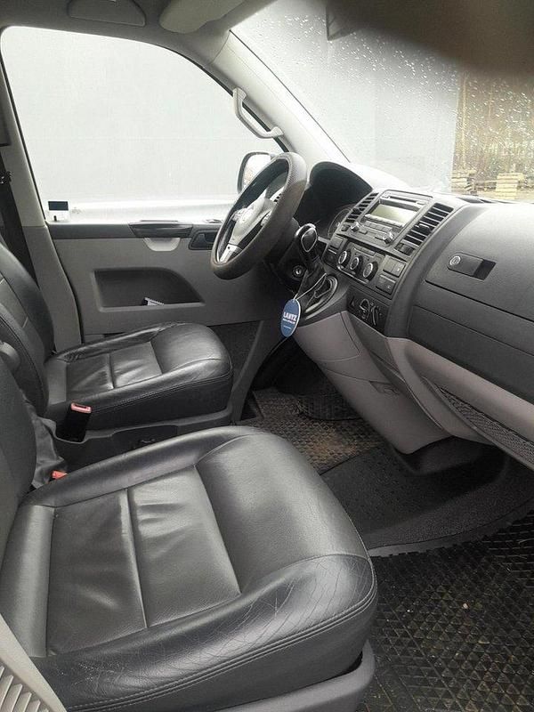 Grå Begagnad 2012 VW T5 Van | 106 250 kr (Marknadspris) - Bild 1/4
