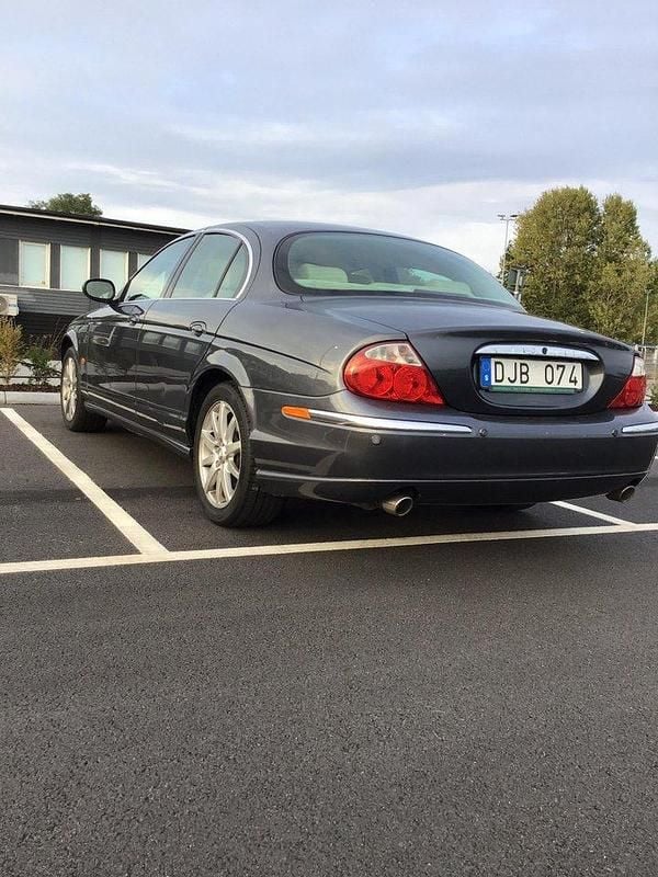Grå Begagnad 2003 Jaguar S-Type Executive Sedan | 38 500 kr (Bra pris) - Bild 1/4
