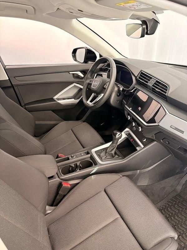 Begagnad Audi Q3 Advanced 150 HK (110 kW) 2024 Svart SUV