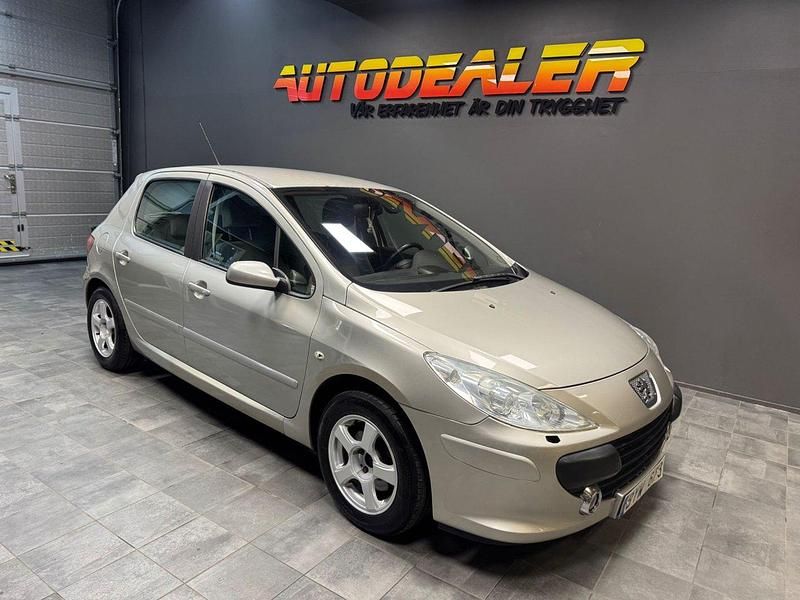 Grå Begagnad 2006 Peugeot 307 Halvkombi | 34 900 kr (Lite dyr) - Bild 1/4