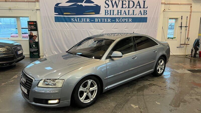 Ljusgrå (grå) Begagnad 2008 Audi A8 Sedan | 64 500 kr - Bild 1/4