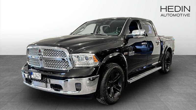 Svart Begagnad 2018 RAM 1500 Pickup | 369 900 kr - Bild 1/4