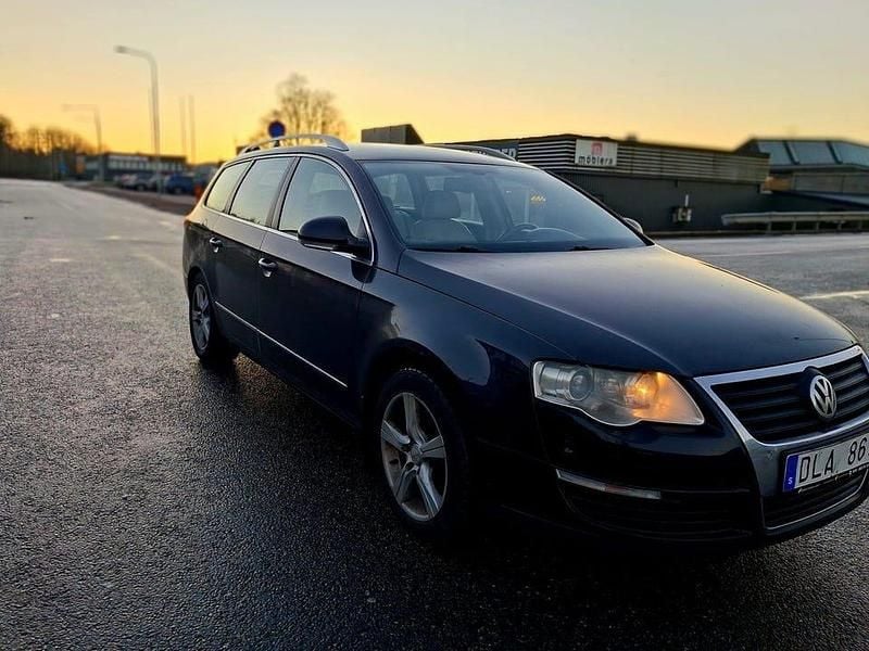 Brun Begagnad 2010 VW Passat Sportline Kombi | 44 900 kr (Marknadspris) - Bild 1/4