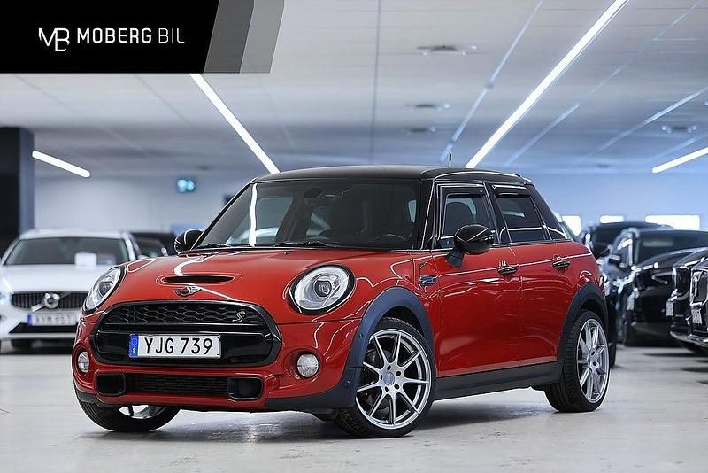 Röd Begagnad 2016 Mini Cooper S Chili Halvkombi | 174 900 kr (Marknadspris) - Bild 1/3