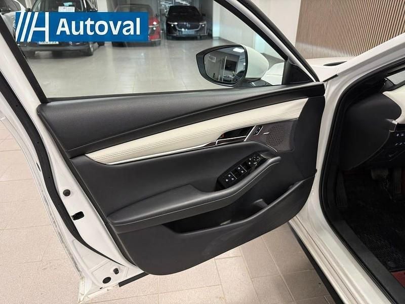Begagnad Mazda 3 Edition 180 HK (132 kW) 2020 Vit Halvkombi