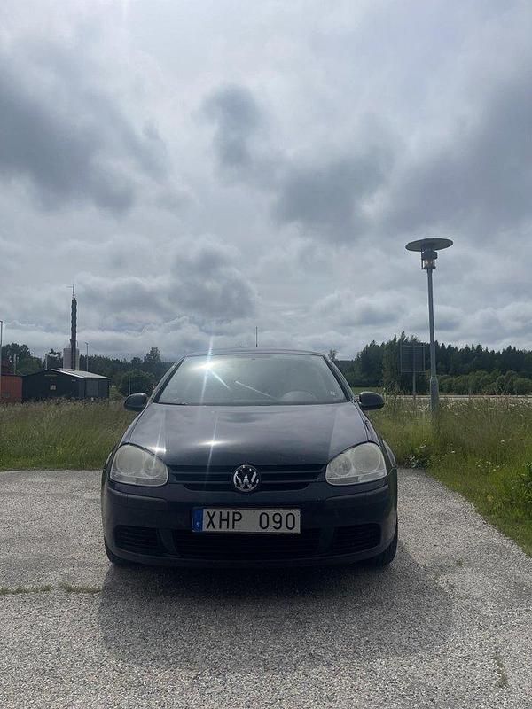 Blå Begagnad 2006 VW Golf V Trendline Halvkombi | 24 000 kr (Bra pris) - Bild 1/4