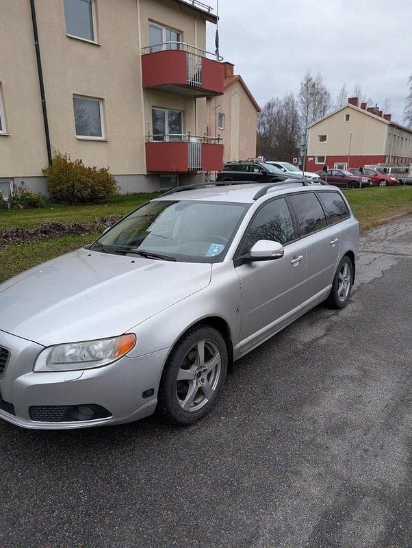 Grå Begagnad 2009 Volvo V70 Momentum Kombi | 55 000 kr (Superpris) - Bild 1/4