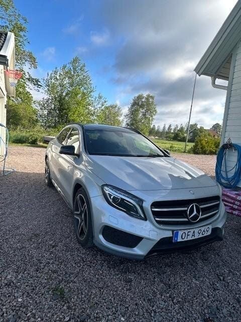 Silver Begagnad 2017 Mercedes GLA200 AMG SUV | 159 000 kr (Bra pris) - Bild 1/4