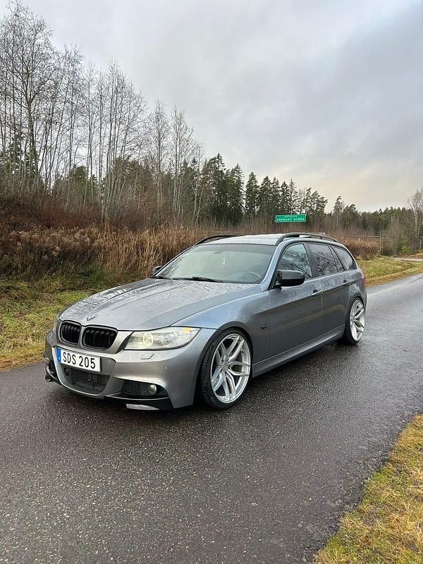 Begagnad BMW 330 245 HK (180 kW) 2010 Kombi