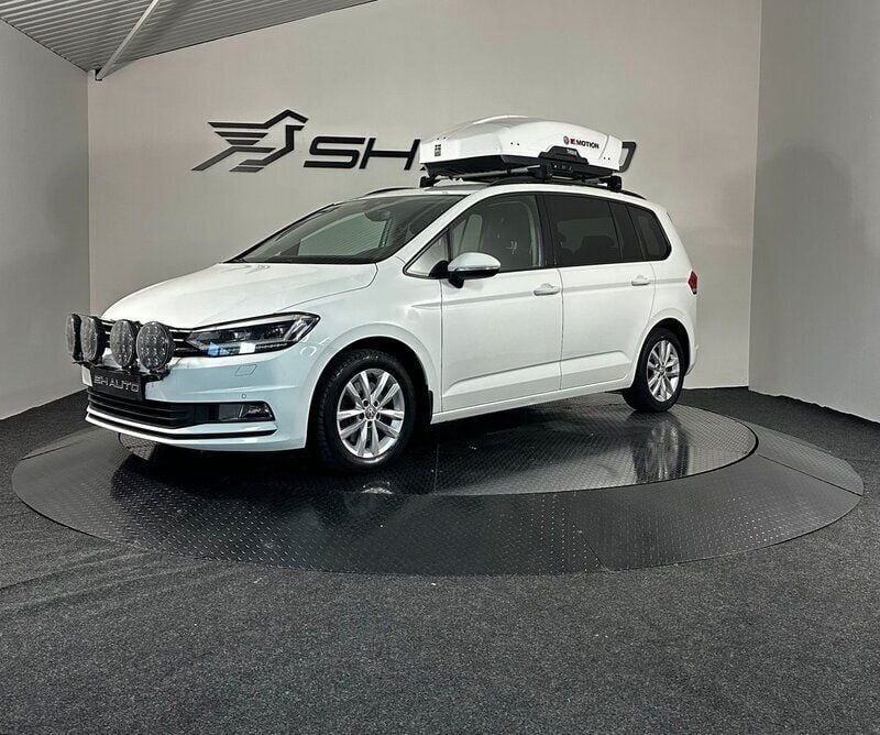 Vit Begagnad 2017 VW Touran Minibuss | 179 900 kr (Marknadspris) - Bild 1/4