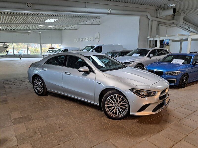 Silver (iridium silver metallic) Begagnad 2021 Mercedes CLA250e Progressive Sedan | 299 000 kr (Superpris) - Bild 1/4