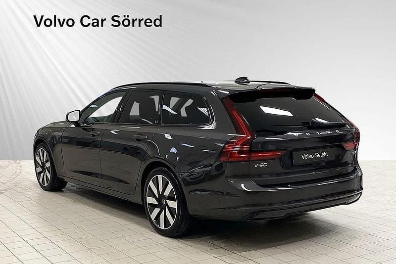 Begagnad Volvo V90 Plus 350 HK (257 kW) 2024 Grå Kombi