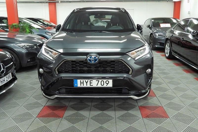 Begagnad Toyota RAV4 Style 306 HK (225 kW) 2021 Grå SUV