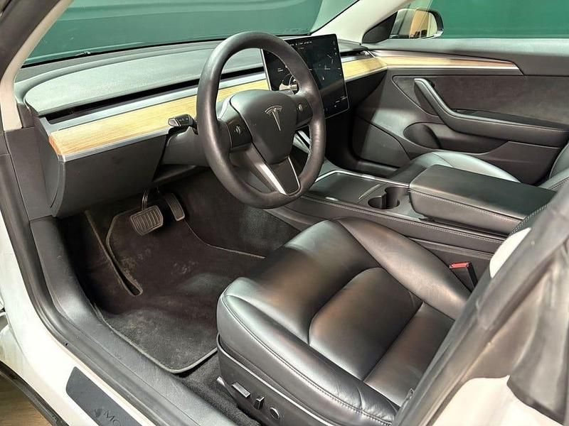 Begagnad Tesla Model 3 Long Range AWD 366 kW (498 HK) 2021 Vit Sedan