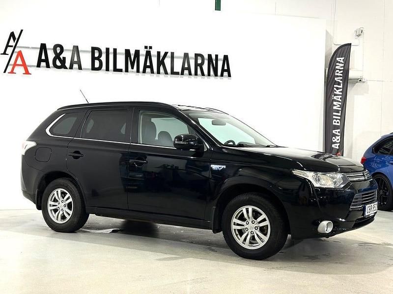 Begagnad Mitsubishi Outlander 203 HK (149 kW) 2014 Svart SUV