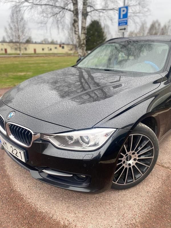 Begagnad 2013 BMW 320 Kombi | 115 000 kr (Marknadspris) - Bild 1/4