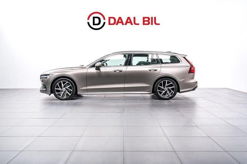 Grå Begagnad 2018 Volvo V60 Inscription Kombi | 299 700 kr (Marknadspris) - Bild 1/4
