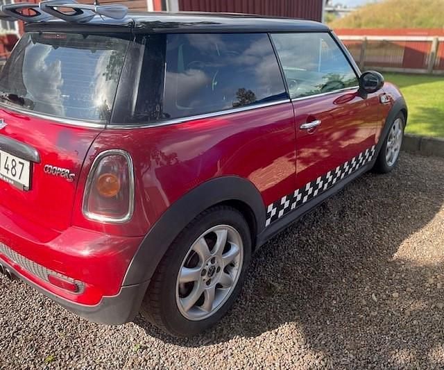 Röd Begagnad 2008 Mini Cooper S Halvkombi | 30 000 kr - Bild 1/4