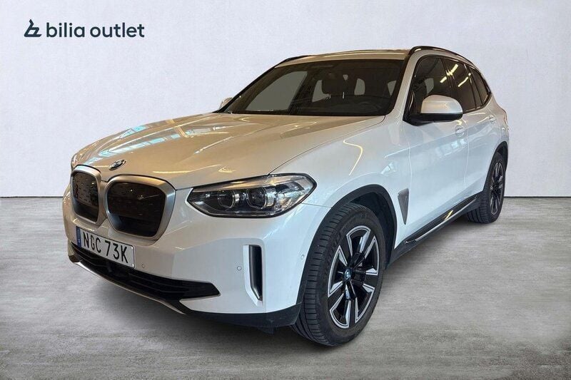 Vit Begagnad 2021 BMW iX3 SUV | 379 000 kr (Superpris) - Bild 1/3