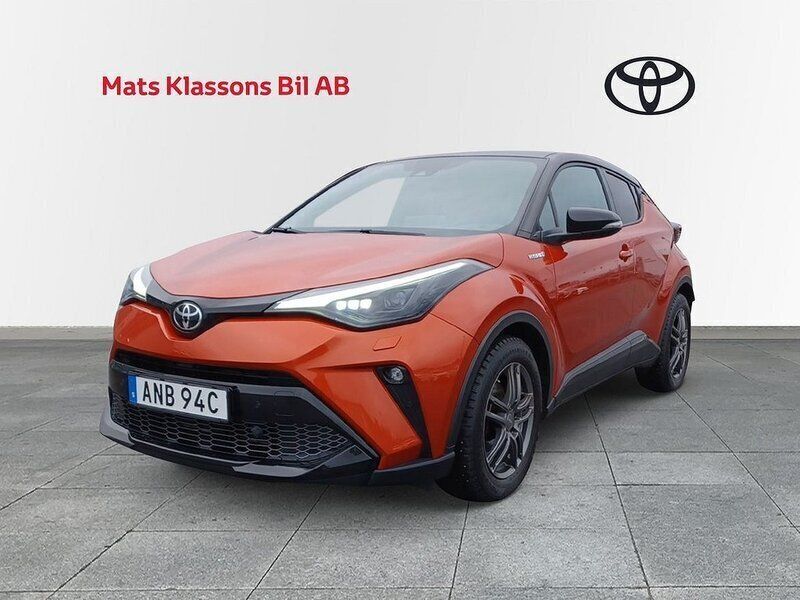 Orange Begagnad 2021 Toyota C-HR Sport SUV | 289 000 kr (Lite dyr) - Bild 1/4