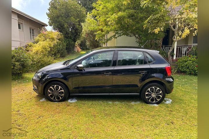 Svart Begagnad 2010 VW Polo Halvkombi | 47 000 kr (Marknadspris) - Bild 1/4