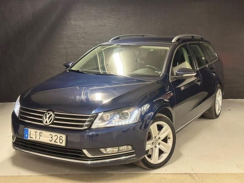Mörkblå Begagnad 2011 VW Passat Kombi | 55 900 kr (Bra pris) - Bild 1/4