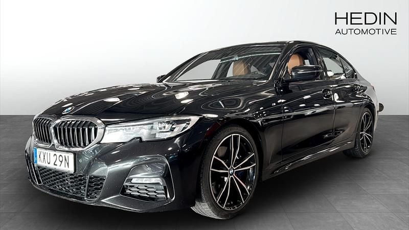 Svart Begagnad 2019 BMW 330 M Sport Sedan | 299 900 kr (Superpris) - Bild 1/4