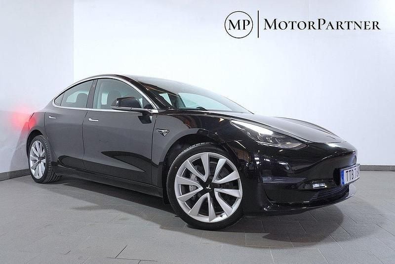 Svart Begagnad 2019 Tesla Model 3 Long Range Sedan | 229 900 kr (Marknadspris) - Bild 1/4