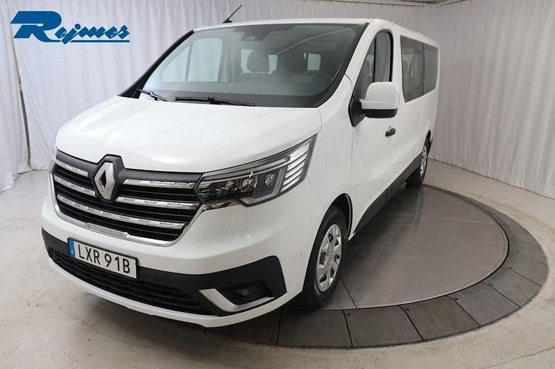 Vit Begagnad 2022 Renault Trafic Minibuss | 277 000 kr (Lite dyr) - Bild 1/4