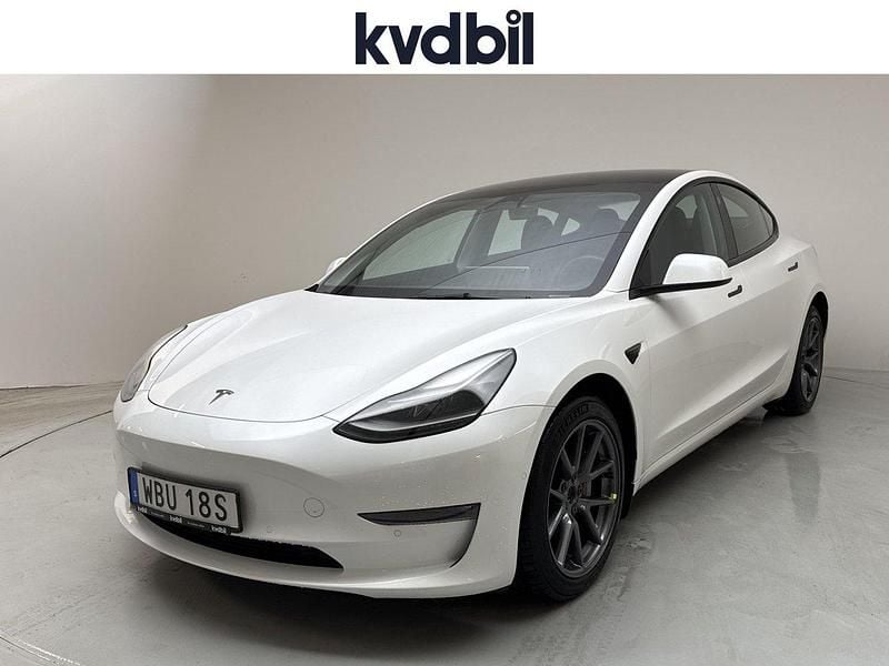 Vit (vit metallic) Begagnad 2022 Tesla Model 3 Long Range Sedan | 279 000 kr (Bra pris) - Bild 1/3